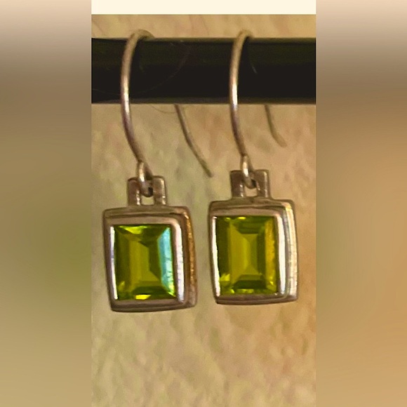 AmAzInG 💗👏🏻Peridot Earrings ♥️ ! - Picture 2 of 3